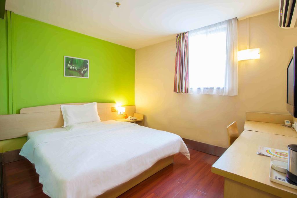 7Days Inn Guangzhou Gangding Longkou XI Road Room photo